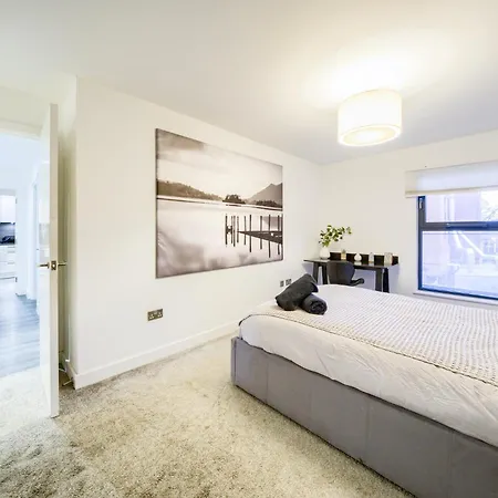 Modern 2 Bed With Location Apartman *