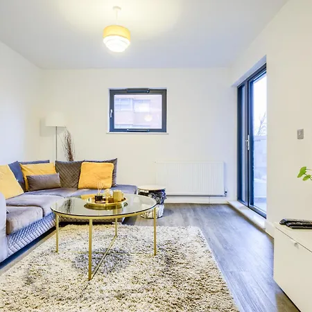 Modern 2 Bed With Location *