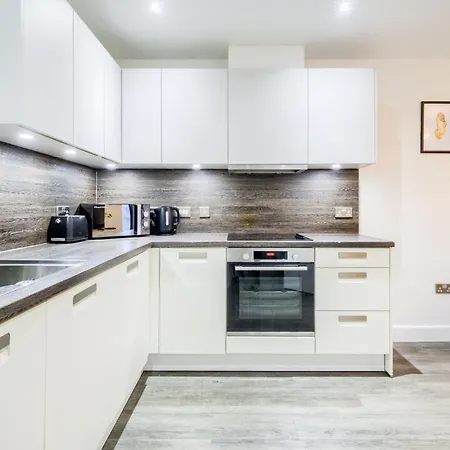 Modern 2 Bed With Location Birmingham