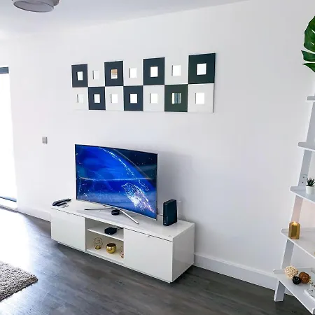 Apartman Modern 2 Bed With Location *
